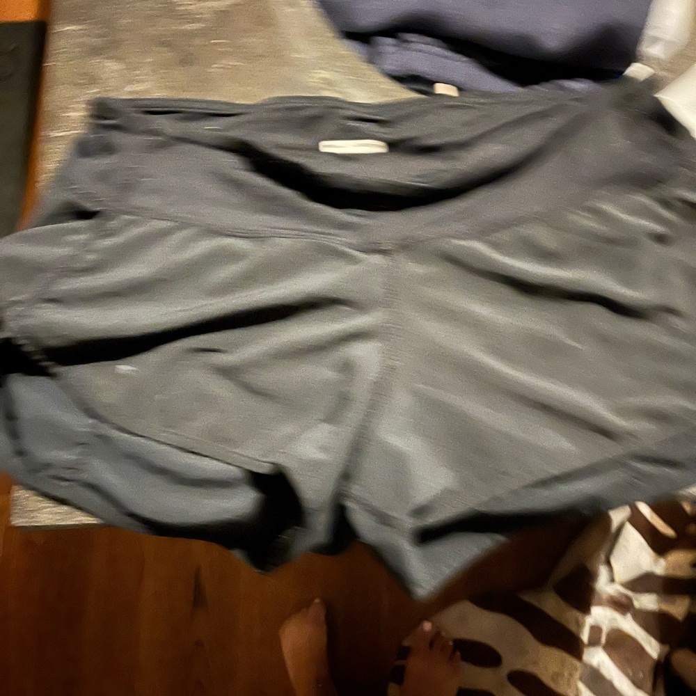 Lu Lu lemon shorts size 1 black zipper in back 2 lined